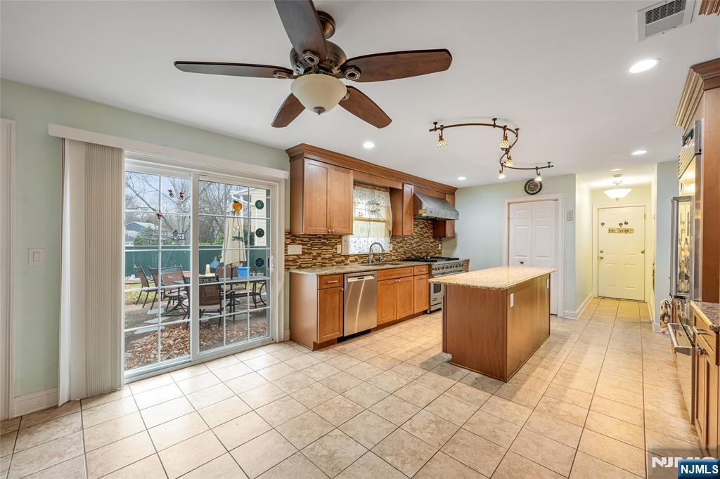 255 Knoll Road