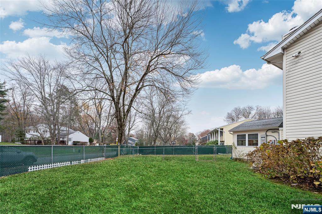 255 Knoll Road
