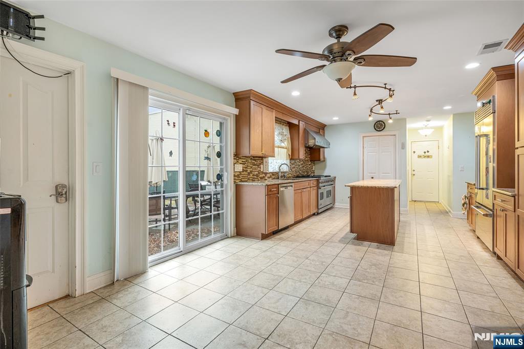 255 Knoll Road