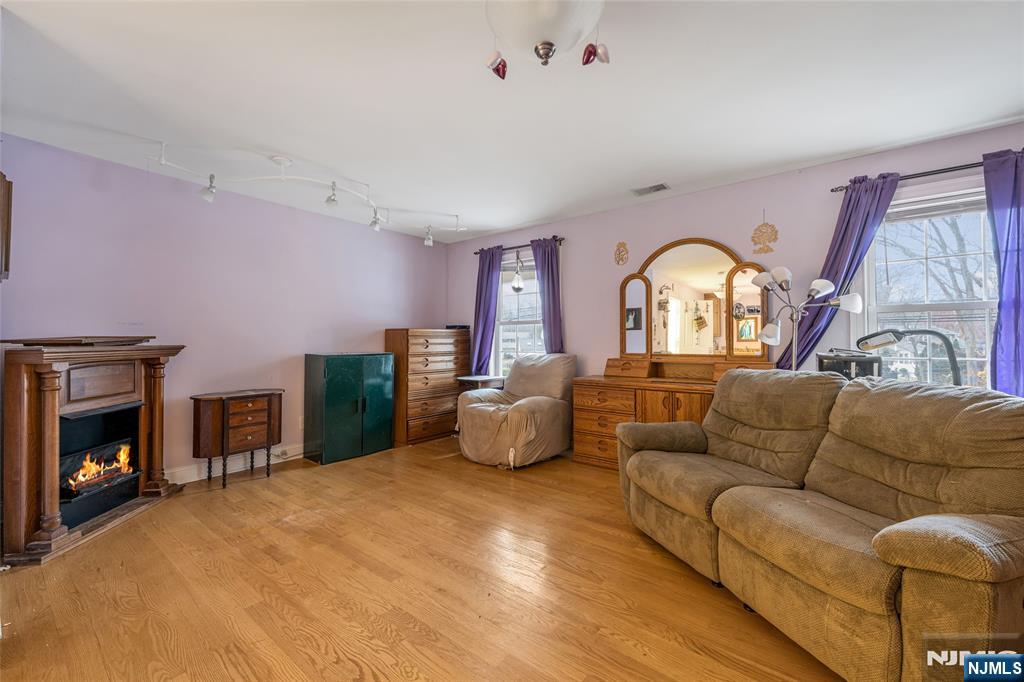 255 Knoll Road