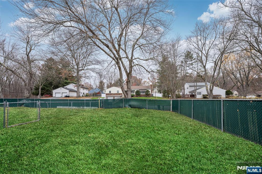 255 Knoll Road