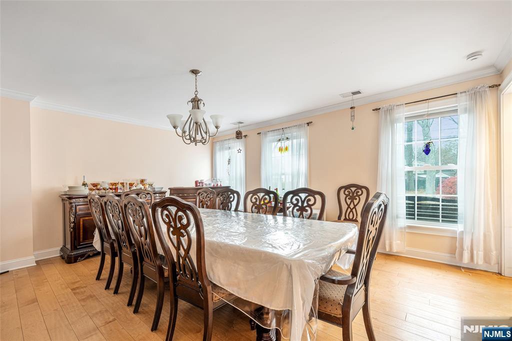 255 Knoll Road