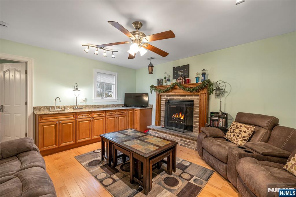 255 Knoll Road