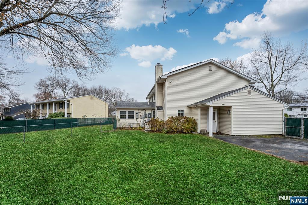 255 Knoll Road