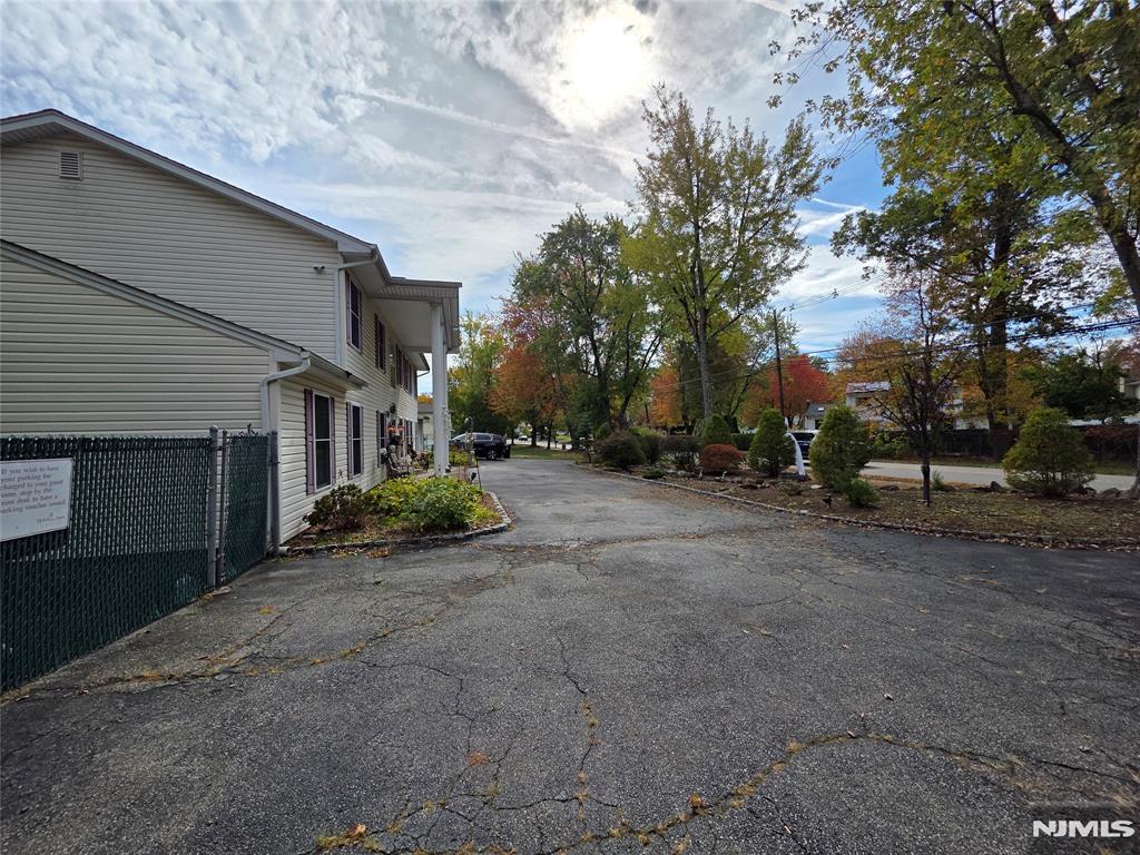 255 Knoll Road