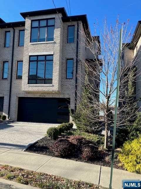 1547 B 11th B