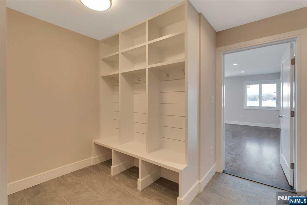 1547 B 11th B