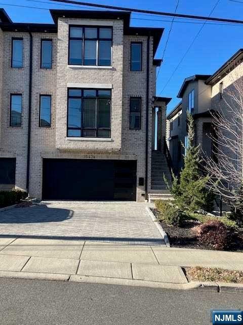 1547 B 11th B