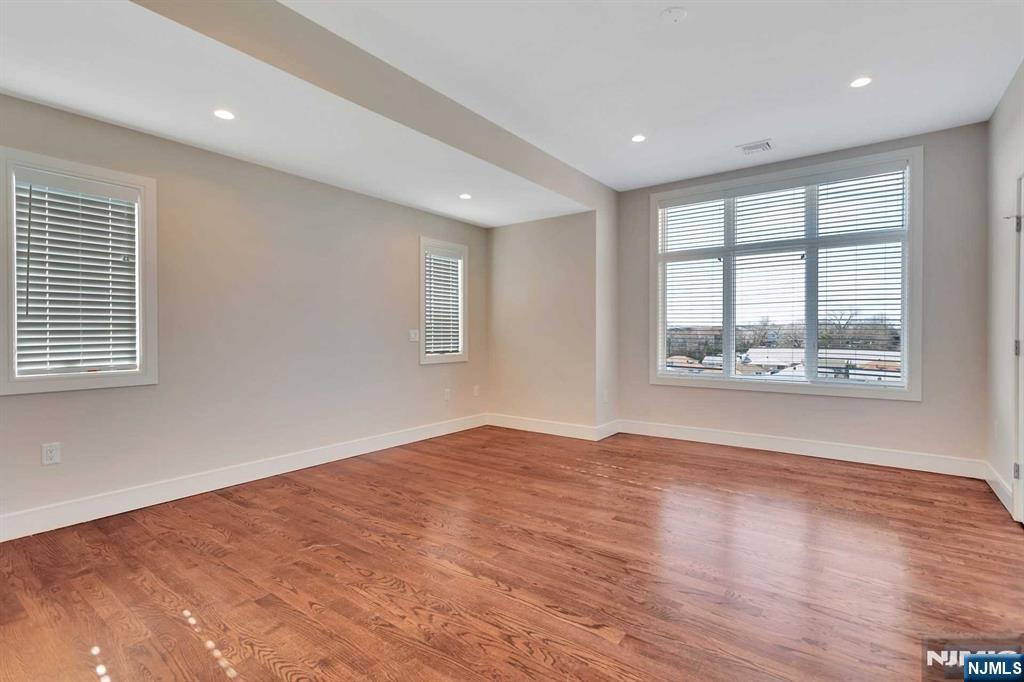 1547 B 11th B