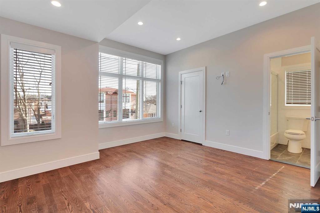 1547 B 11th B