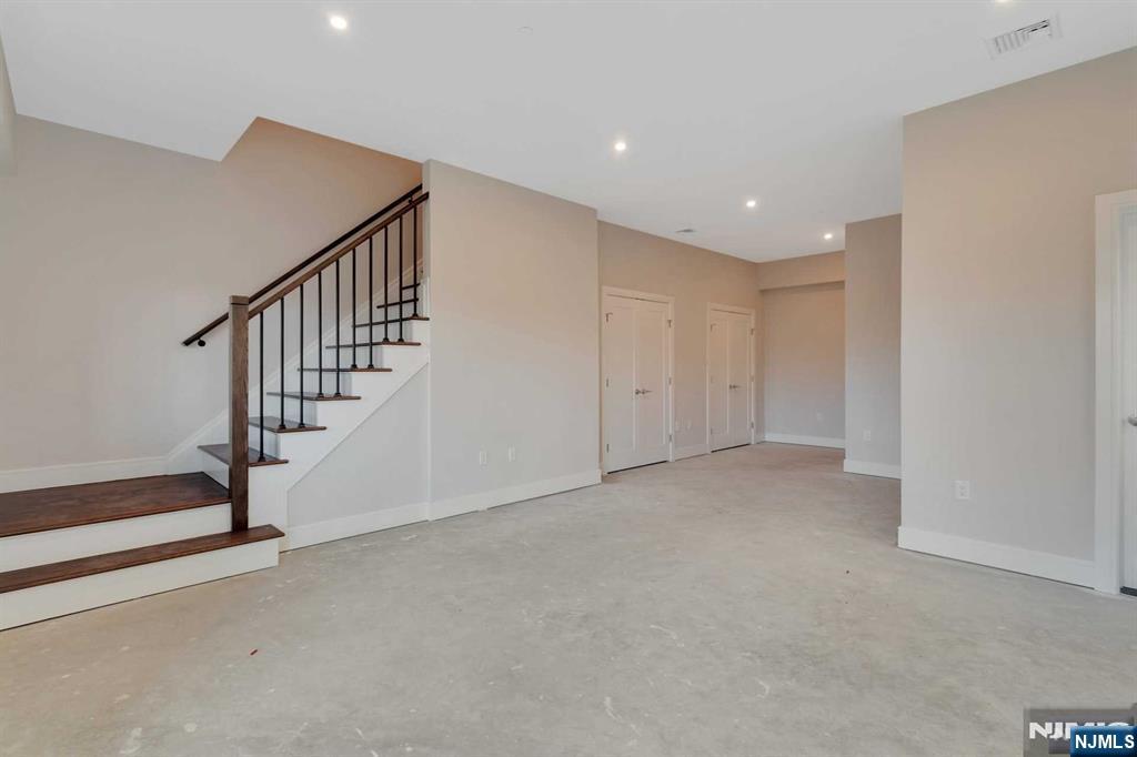 1547 B 11th B