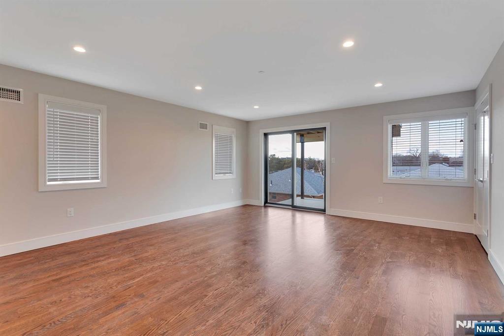 1547 B 11th B