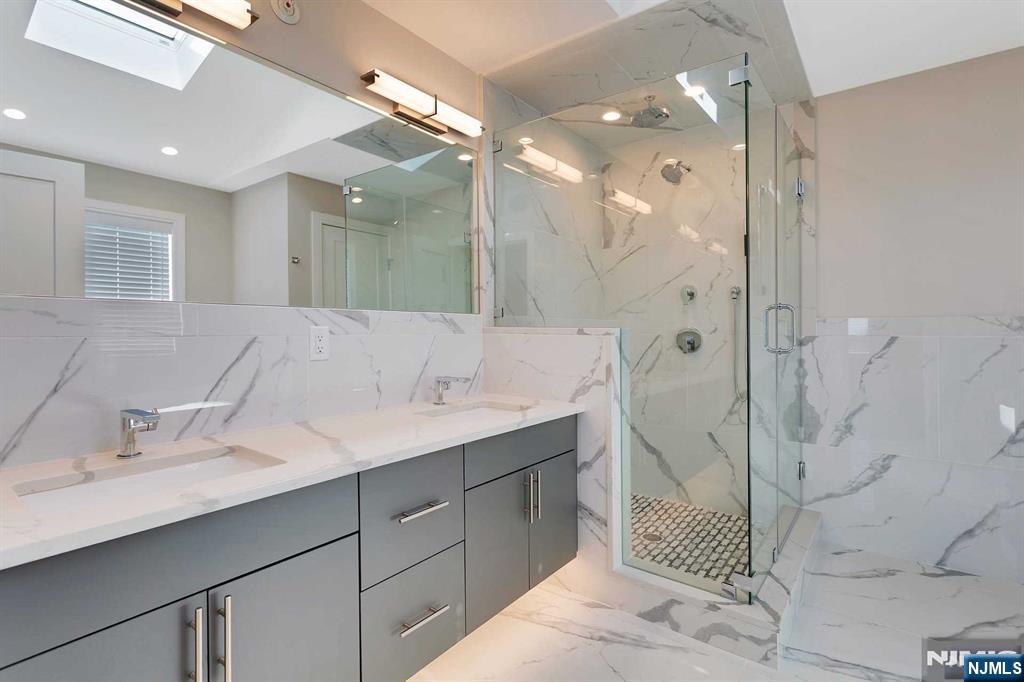 1547 B 11th B