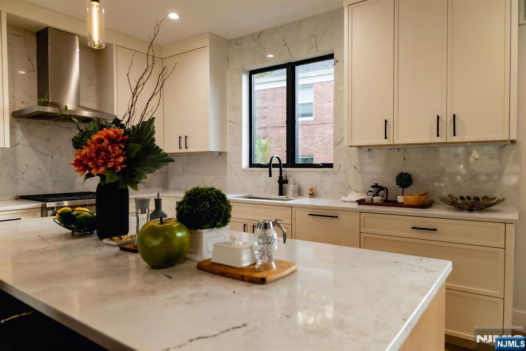 401 Grand Avenue 401