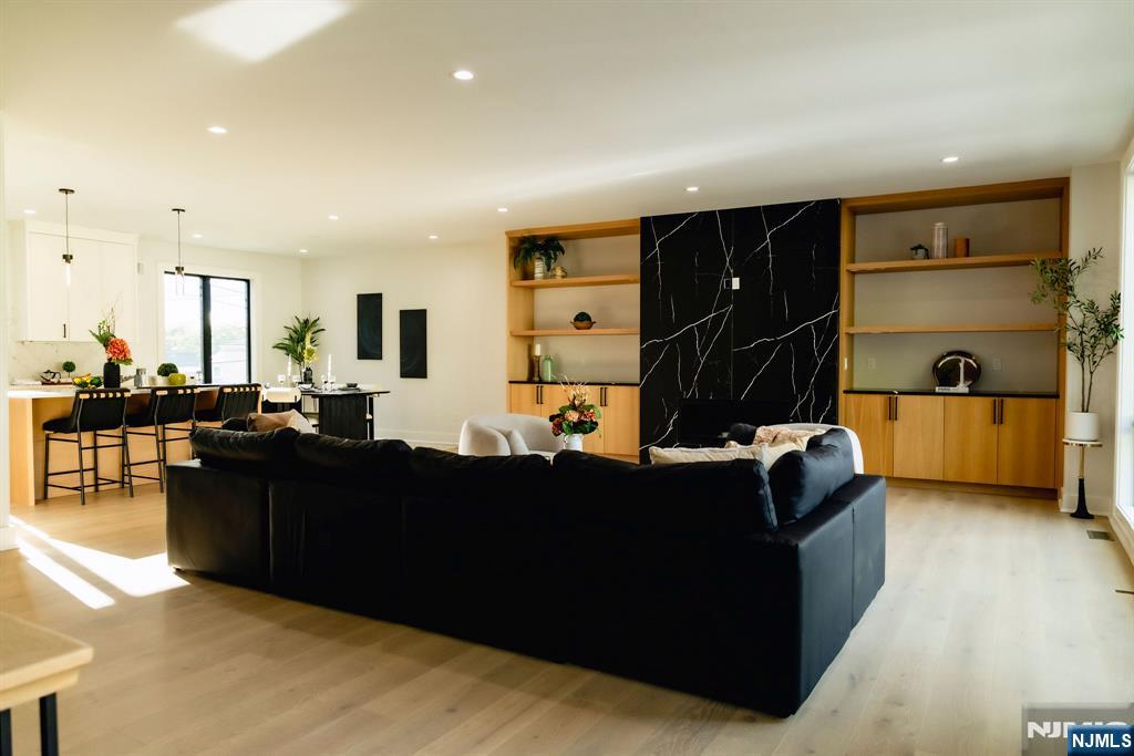 401 Grand Avenue 401