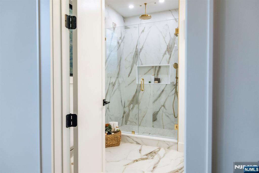 401 Grand Avenue 401