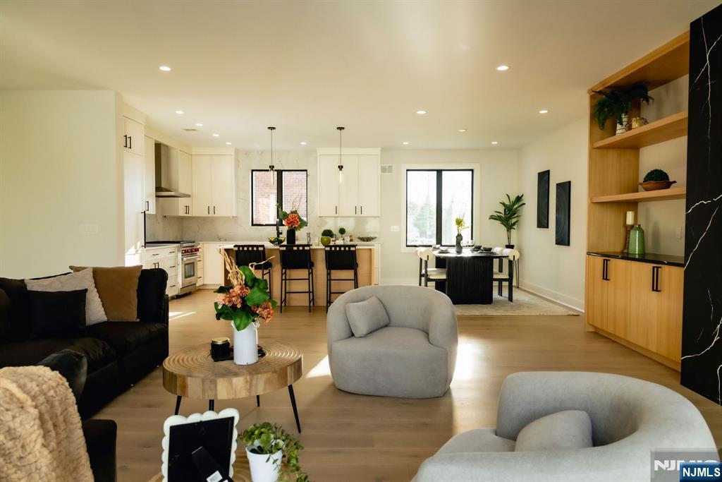 401 Grand Avenue 401