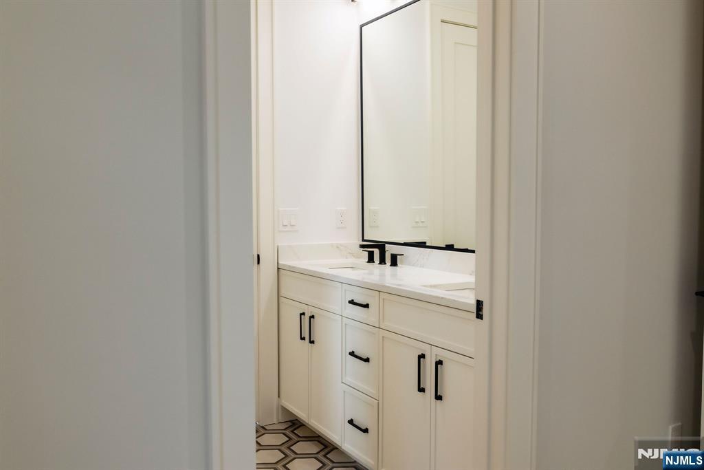 401 Grand Avenue 401