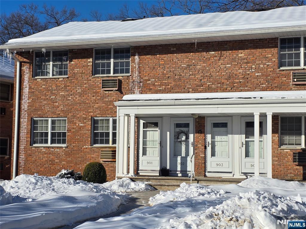 901 Washington Drive