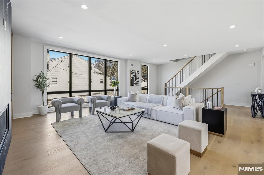 401 B Grand Avenue 401 B