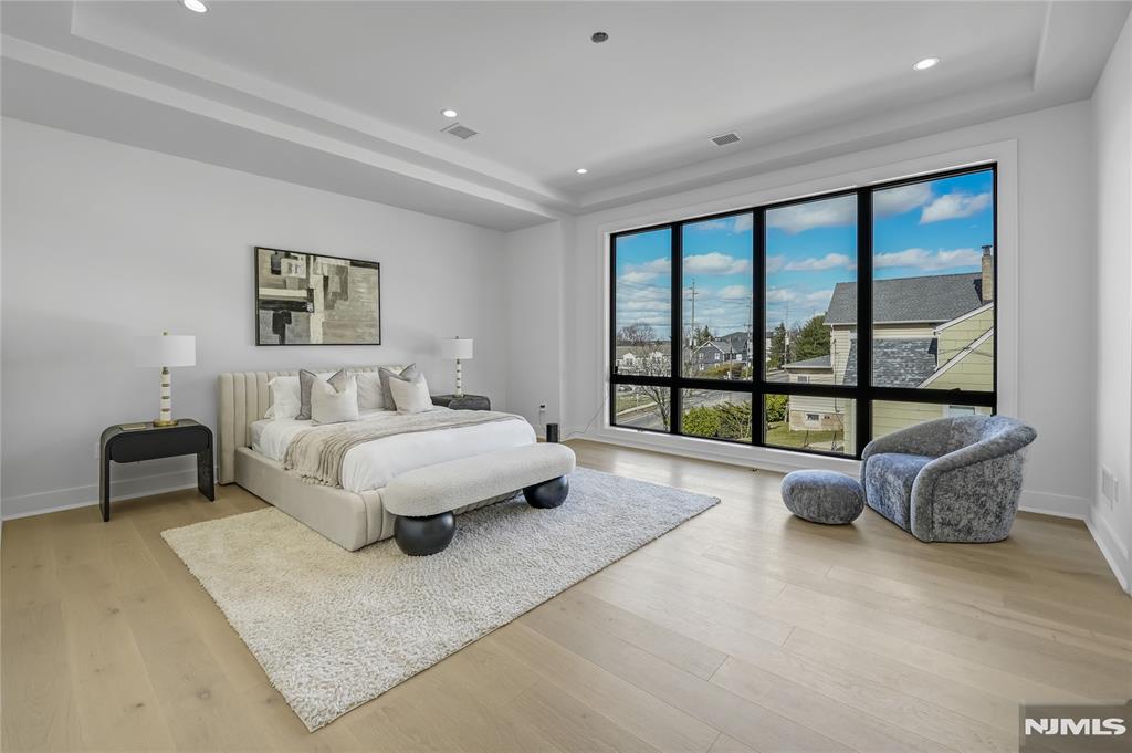 401 B Grand Avenue 401 B