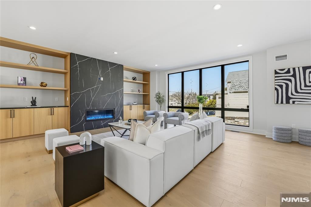 401 B Grand Avenue 401 B