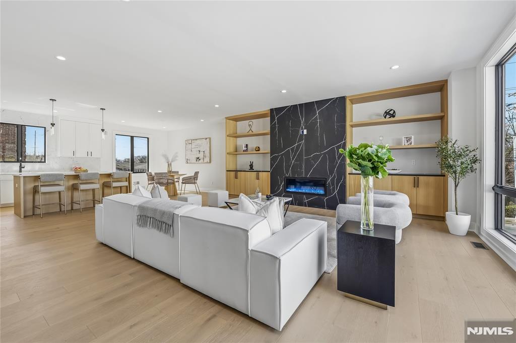 401 C Grand Avenue 401 C