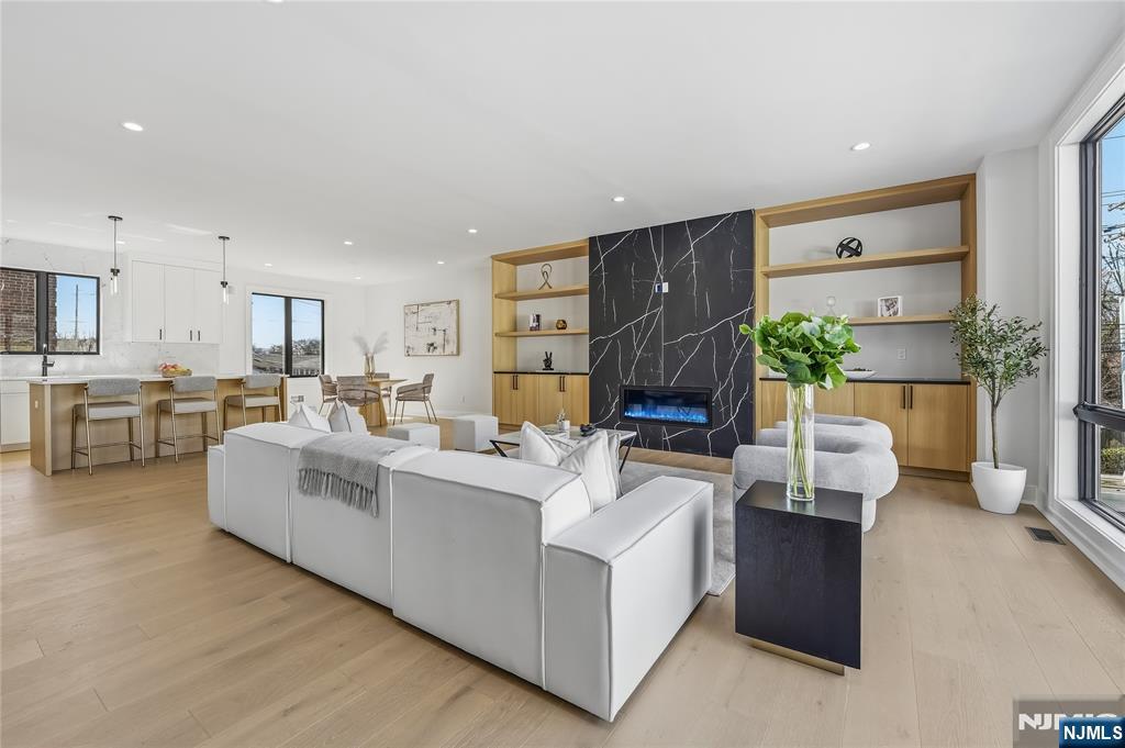 401 B Grand Avenue 401 B