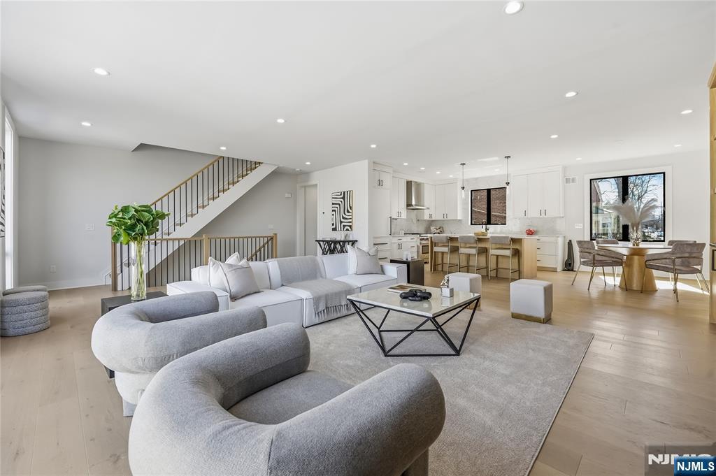401 B Grand Avenue 401 B