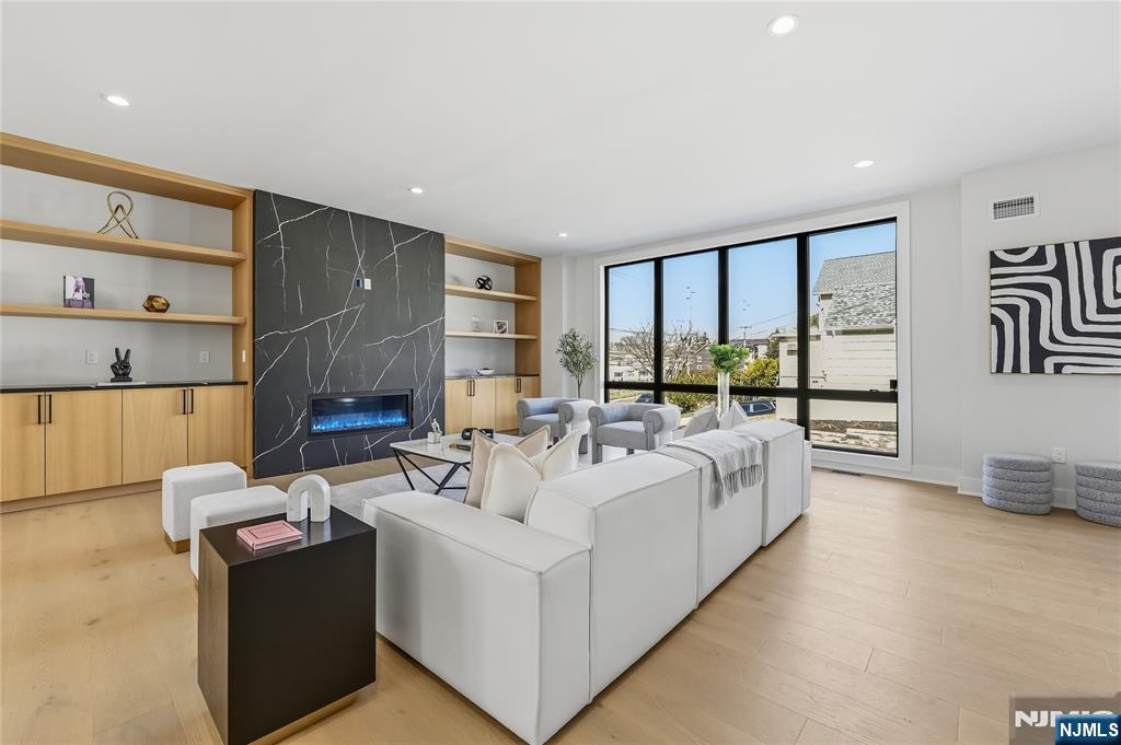 401 B Grand Avenue 401 B