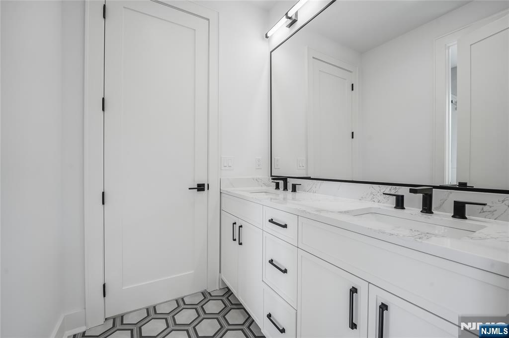 401 B Grand Avenue 401 B
