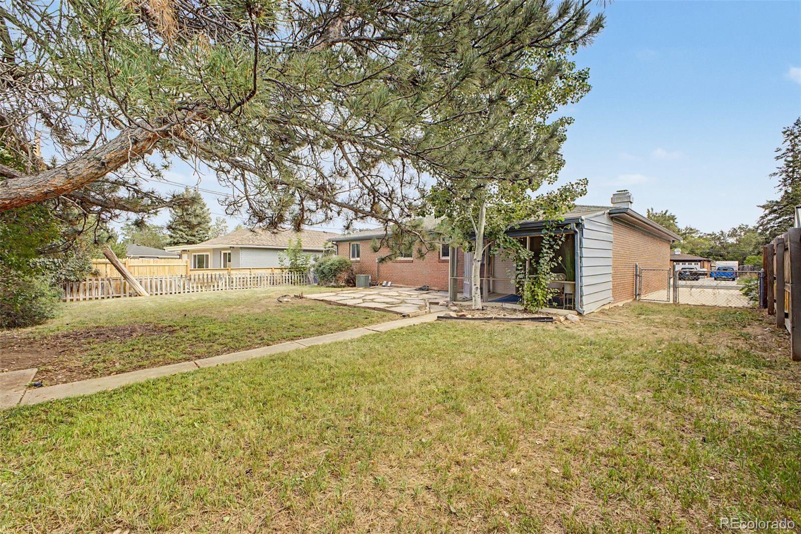 945 E 10th Avenue