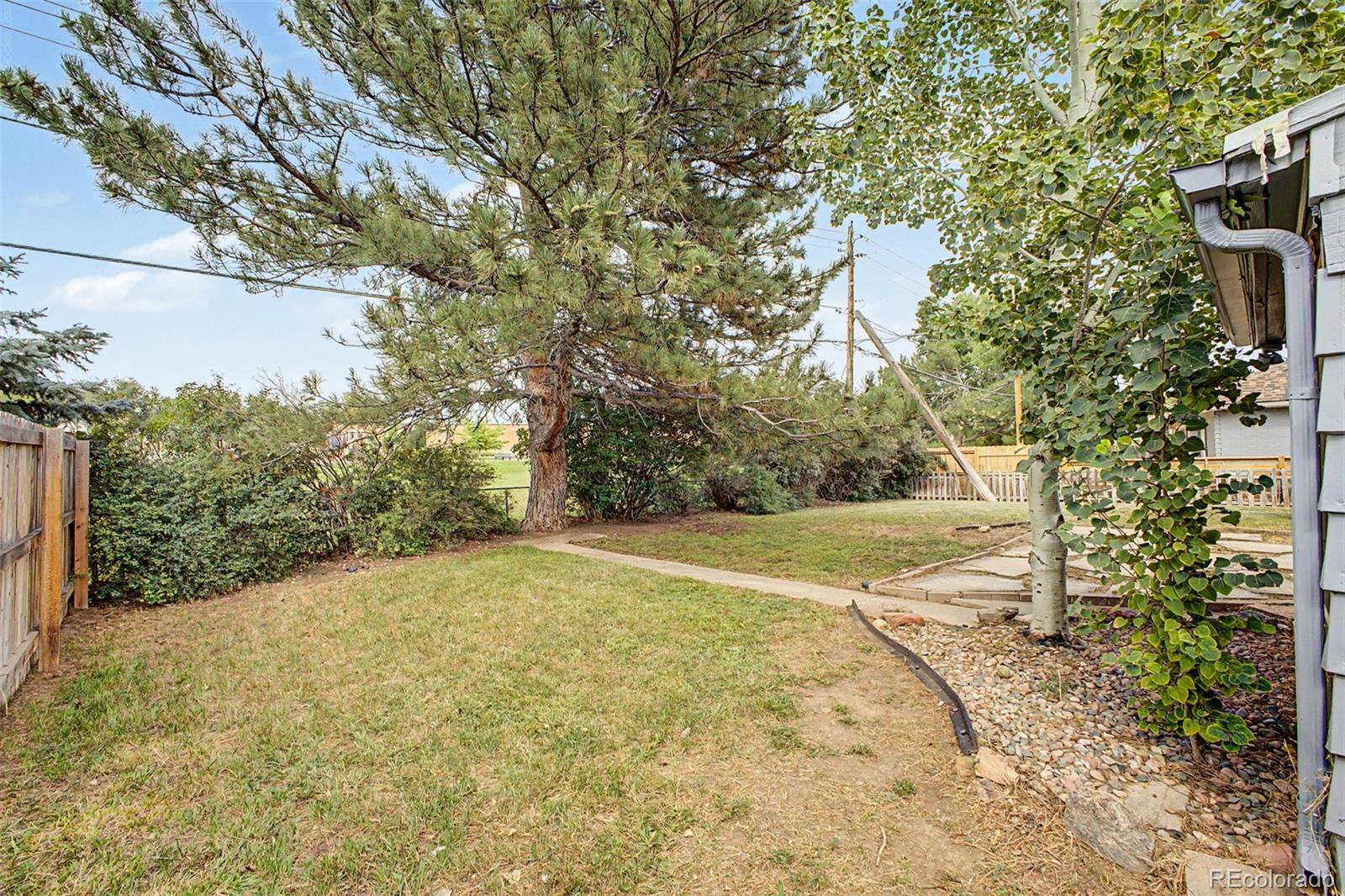 945 E 10th Avenue