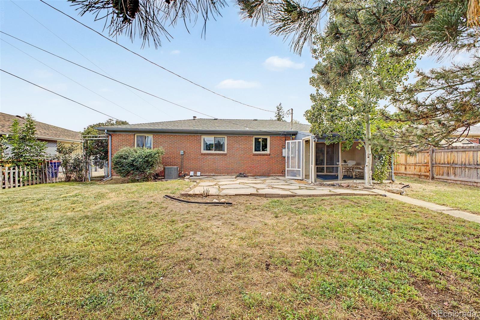 945 E 10th Avenue