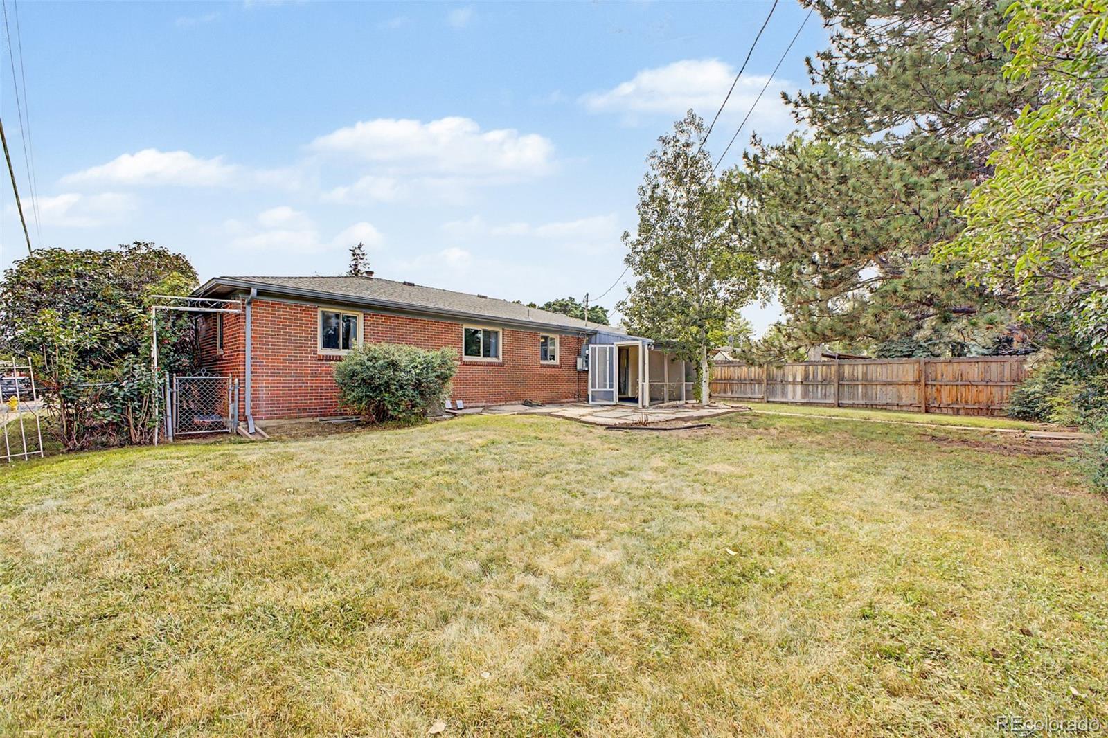 945 E 10th Avenue
