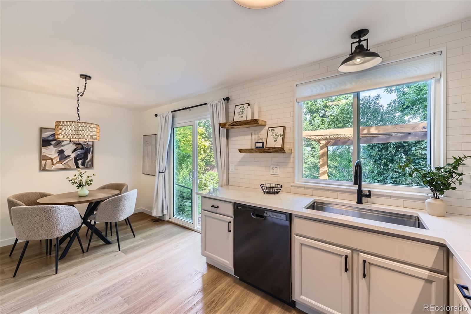 284 S Lincoln Avenue