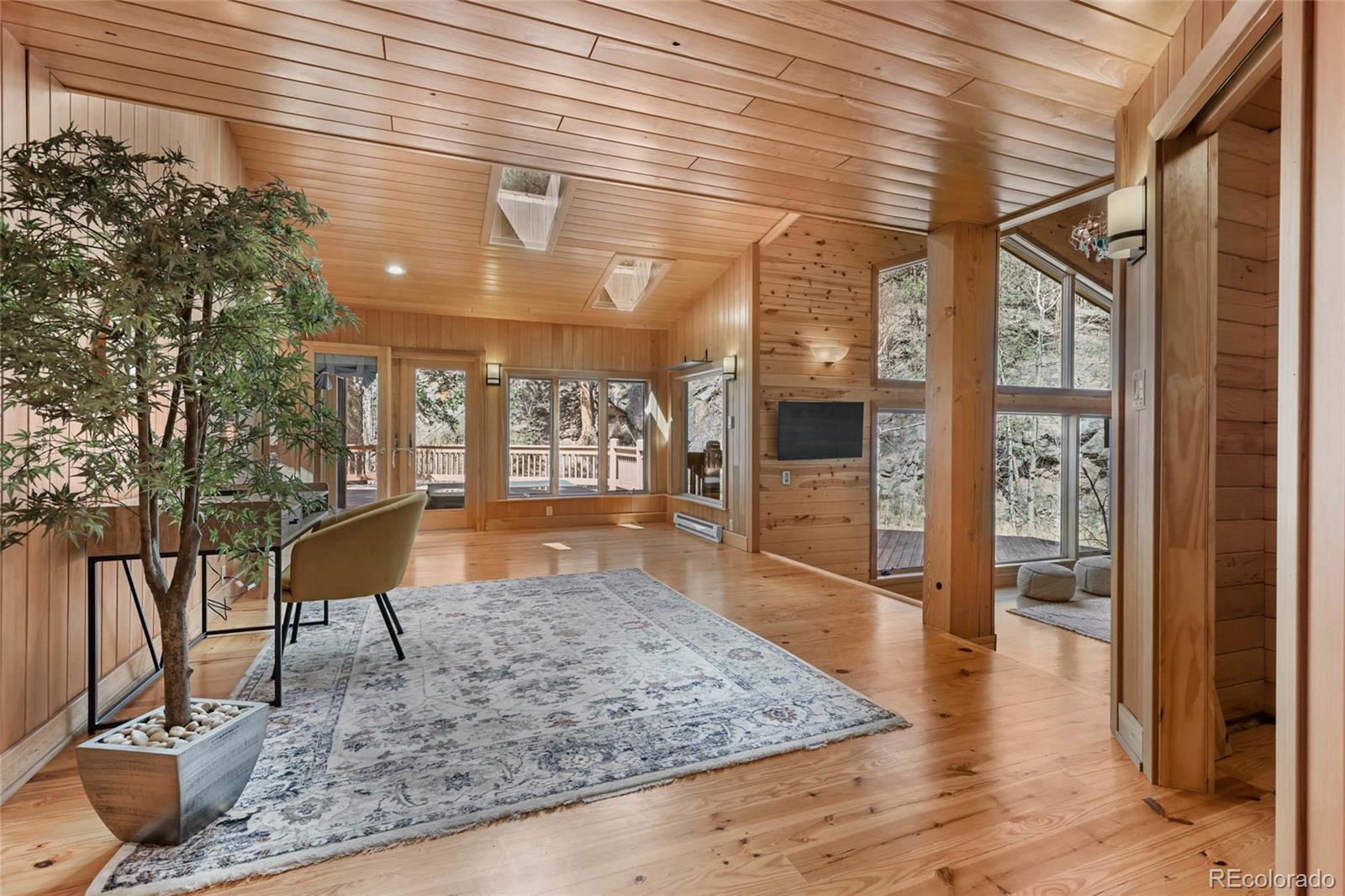 746 Riverside Drive