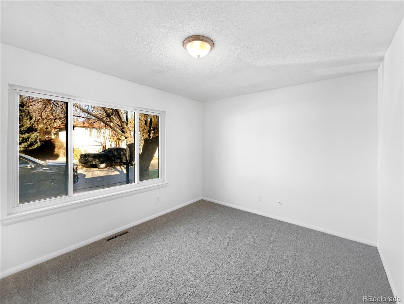 1590 Sagrimore Circle