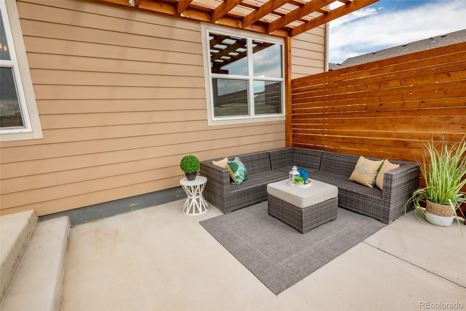 1559 Sierra Plaza Street