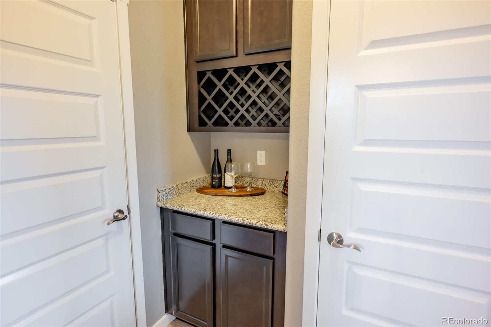 1559 Sierra Plaza Street