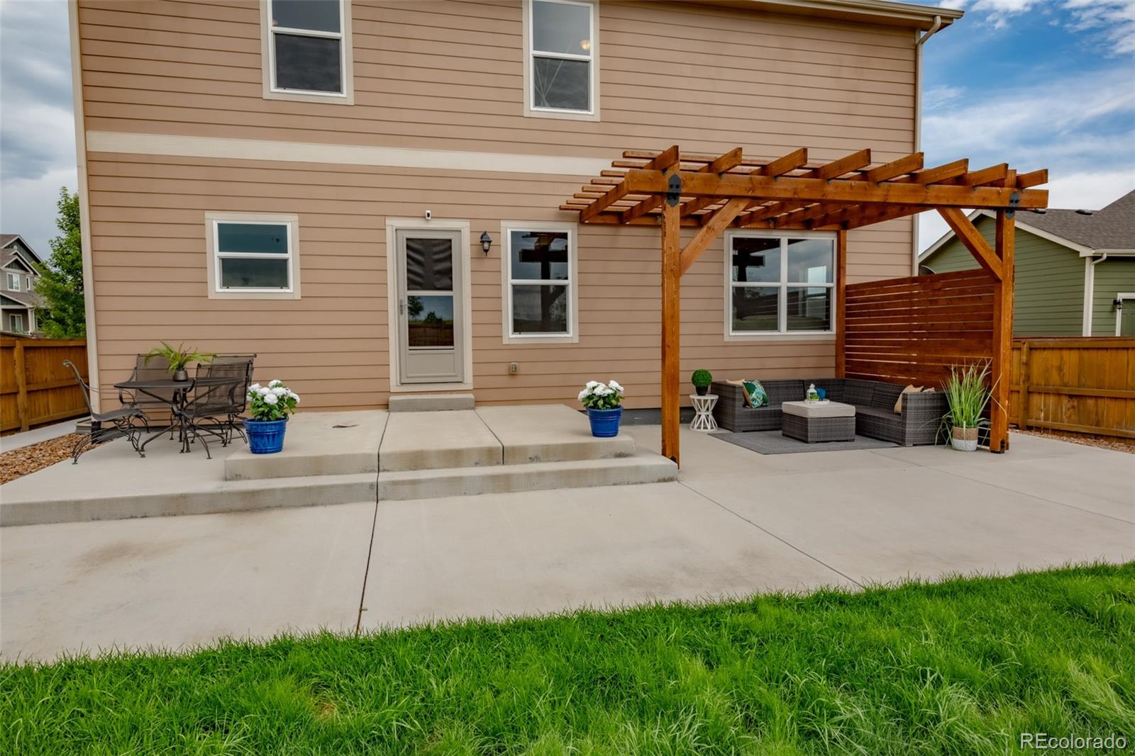 1559 Sierra Plaza Street