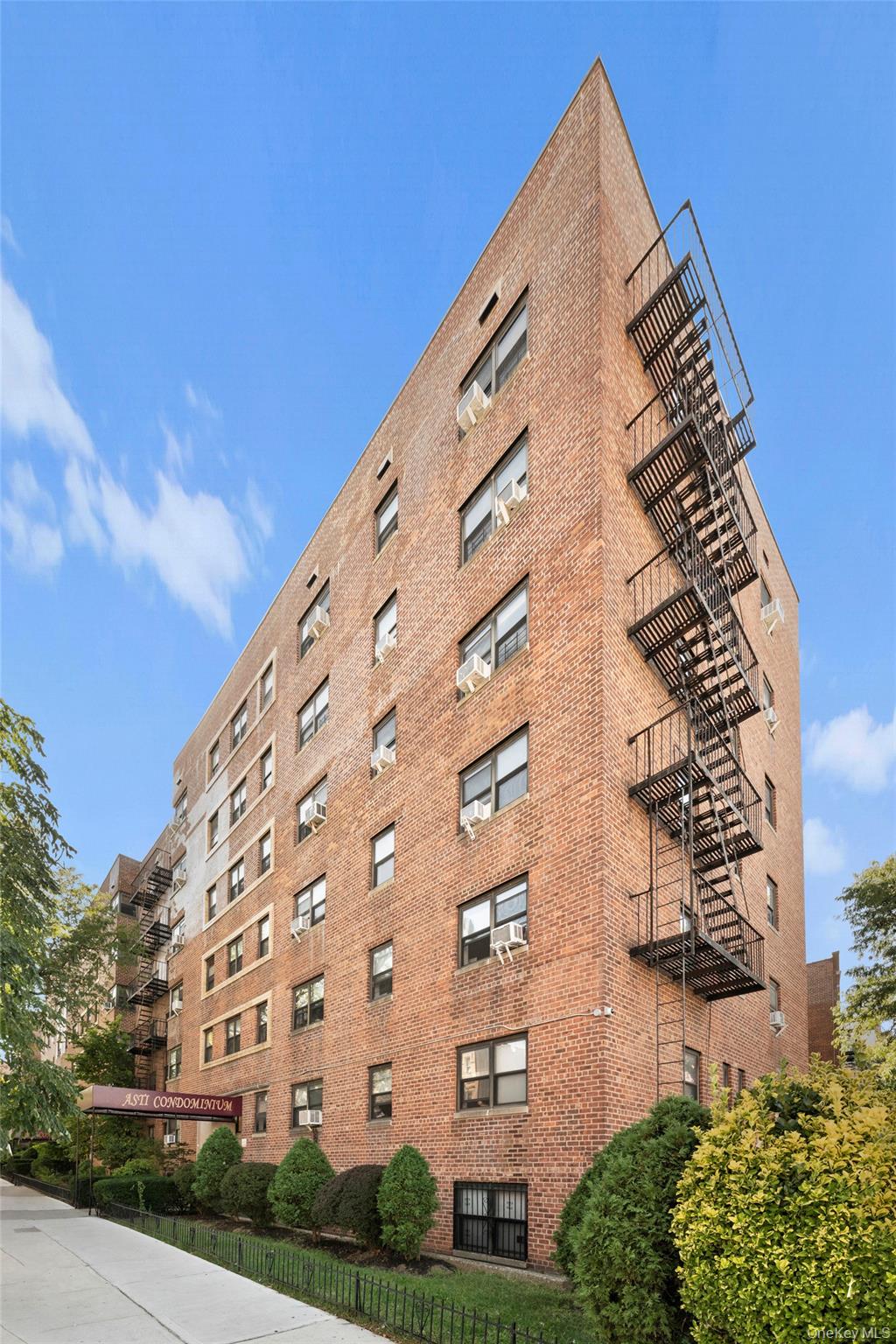 25-10 31st Avenue Unit: 2M