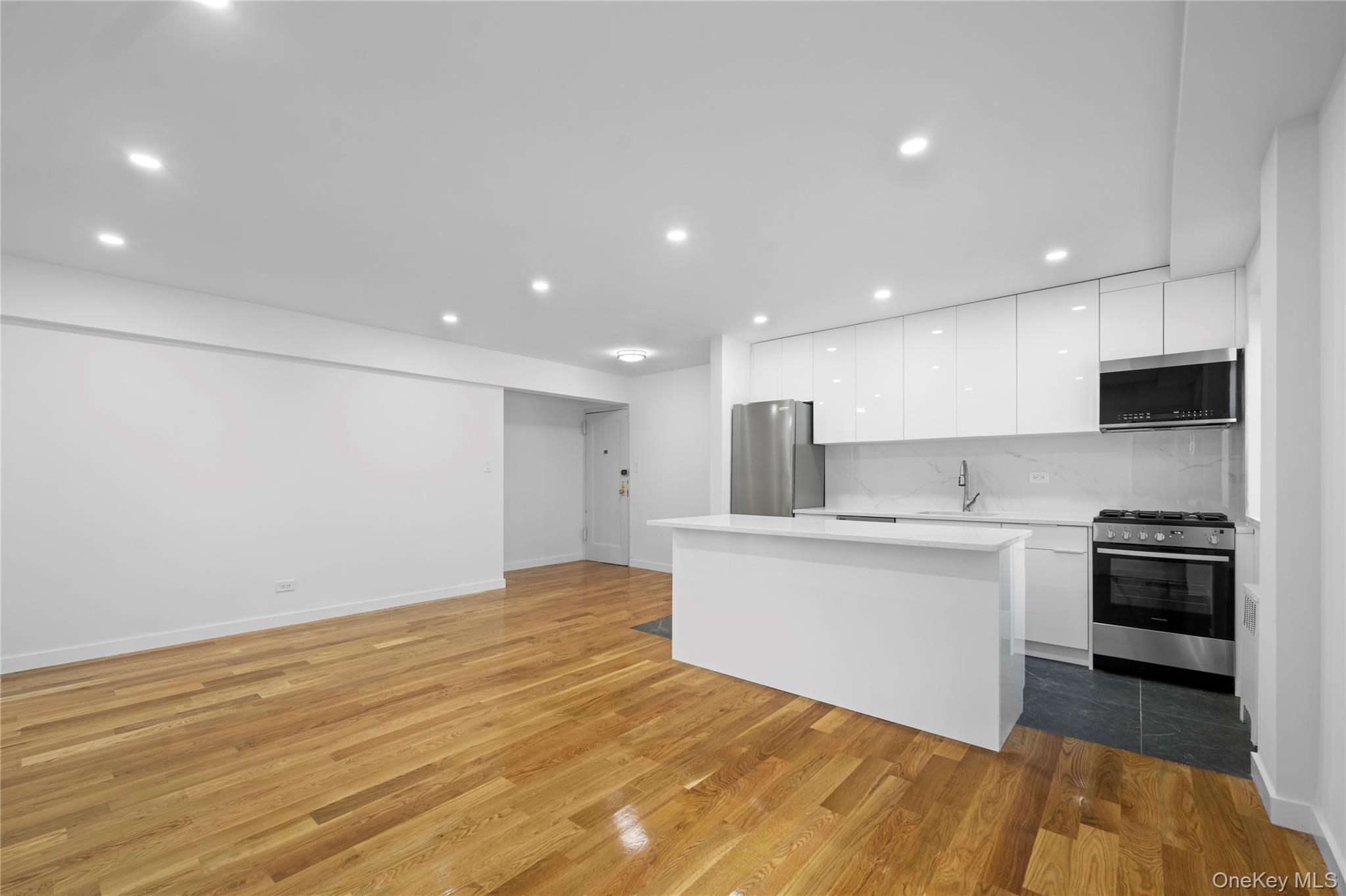 25-10 31st Avenue Unit: 2M