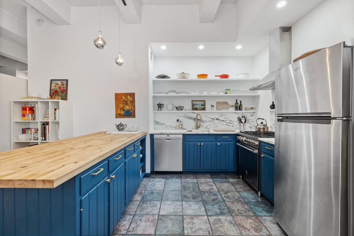529 W 42nd Street 5-A