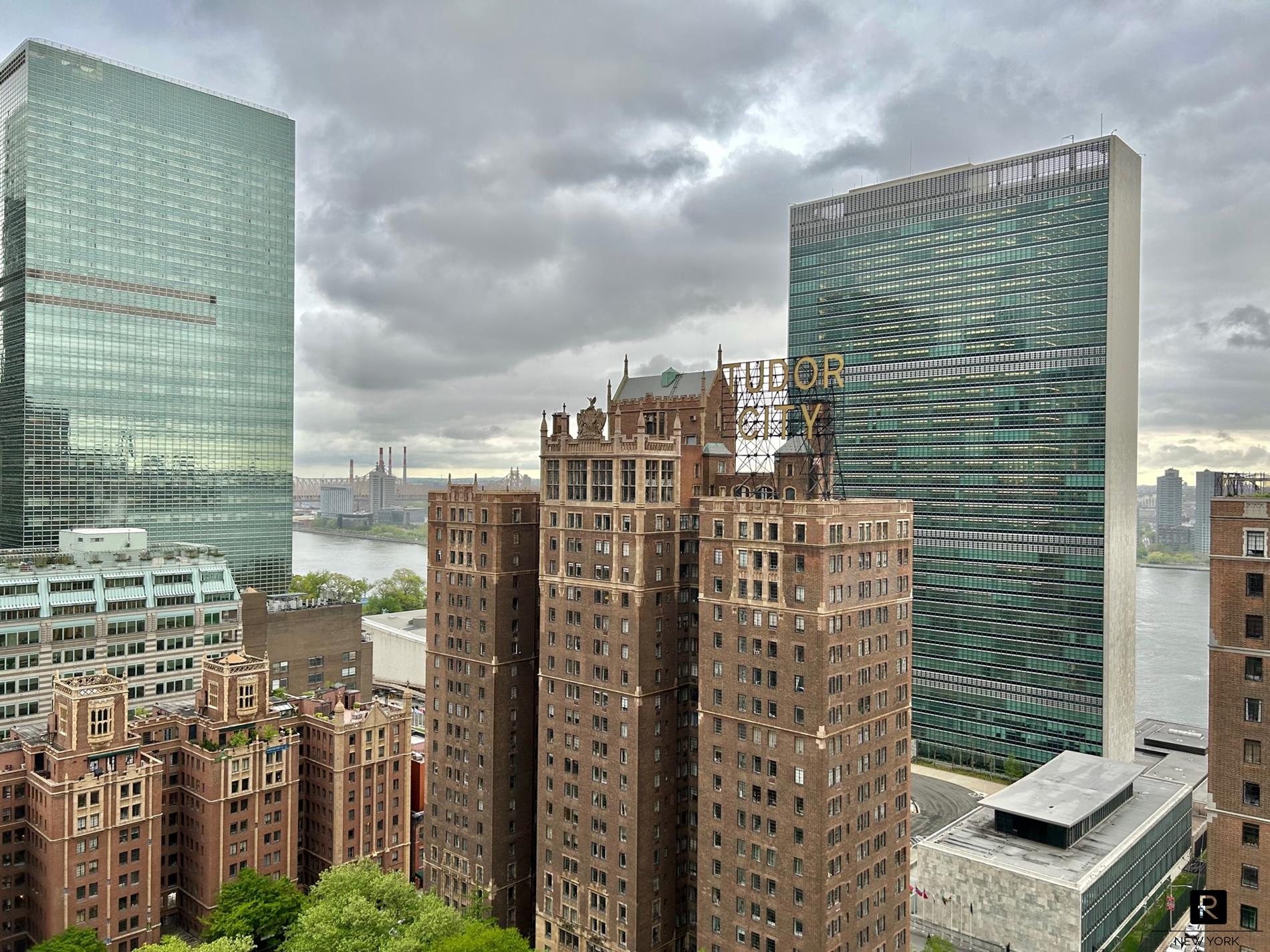320 E 42nd Street 2418