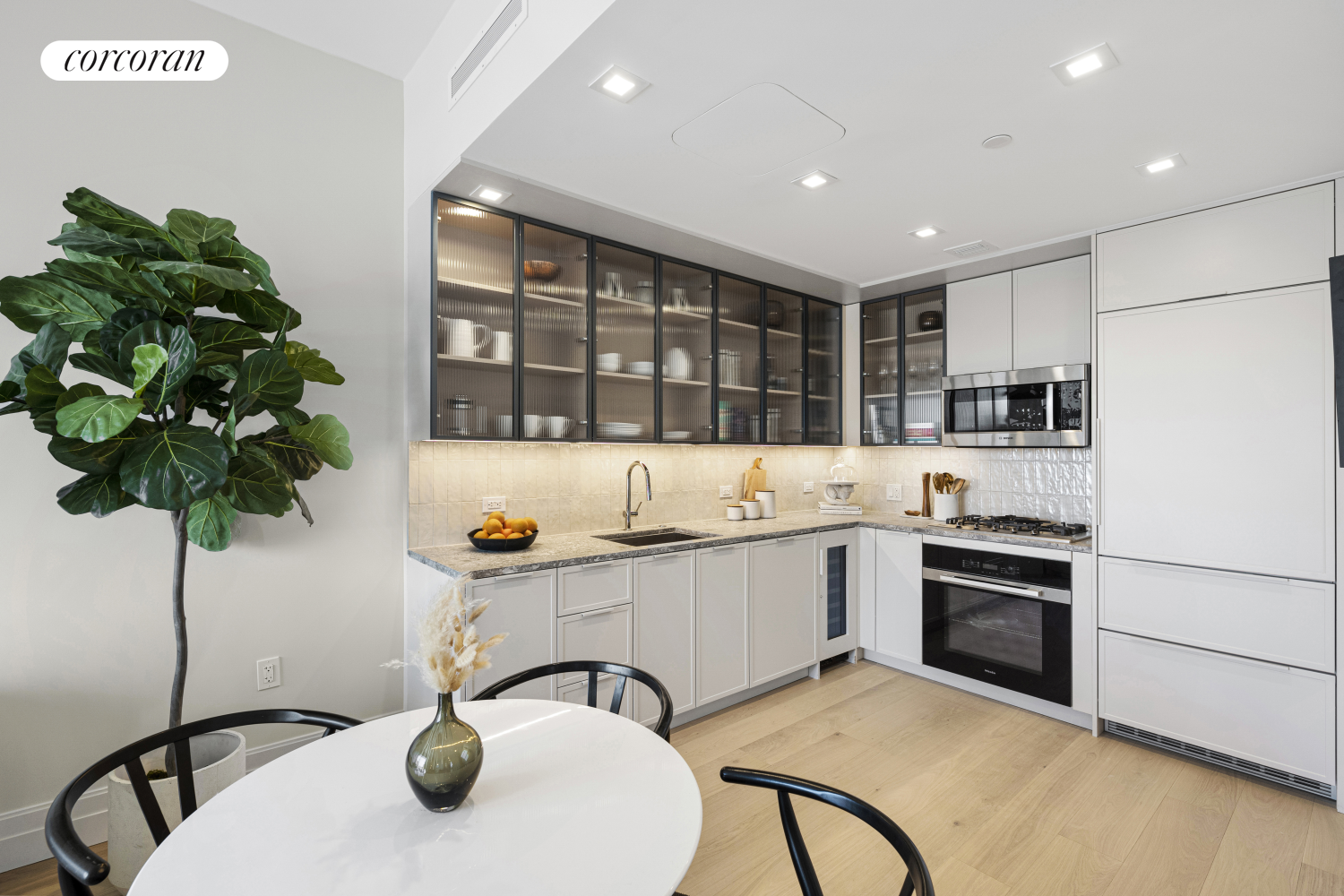 222 E BROADWAY 19B