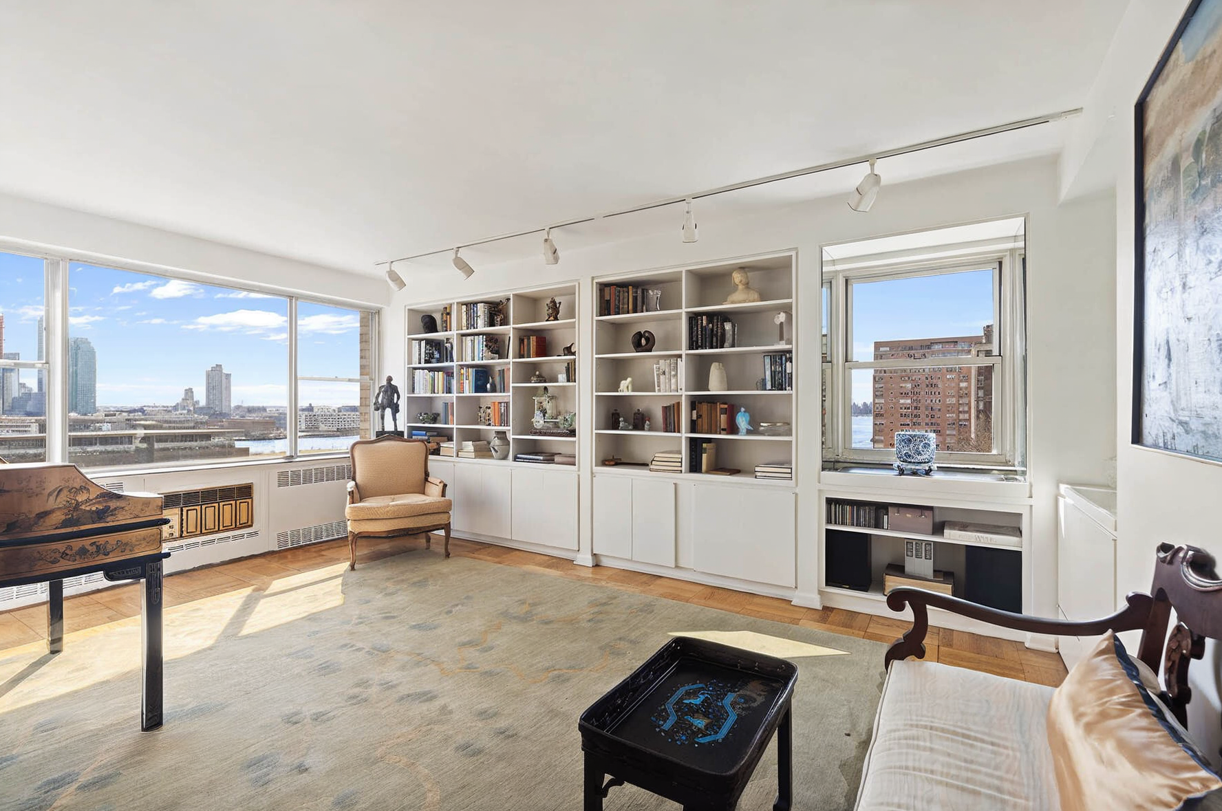 35 SUTTON Place 11A