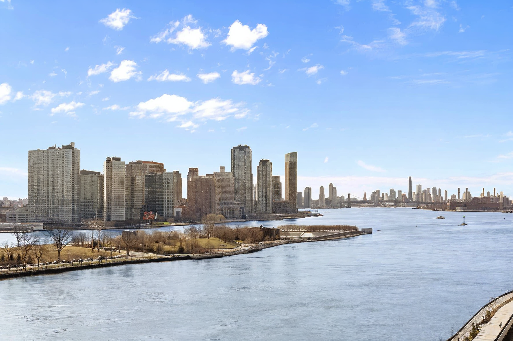 35 SUTTON Place 11A