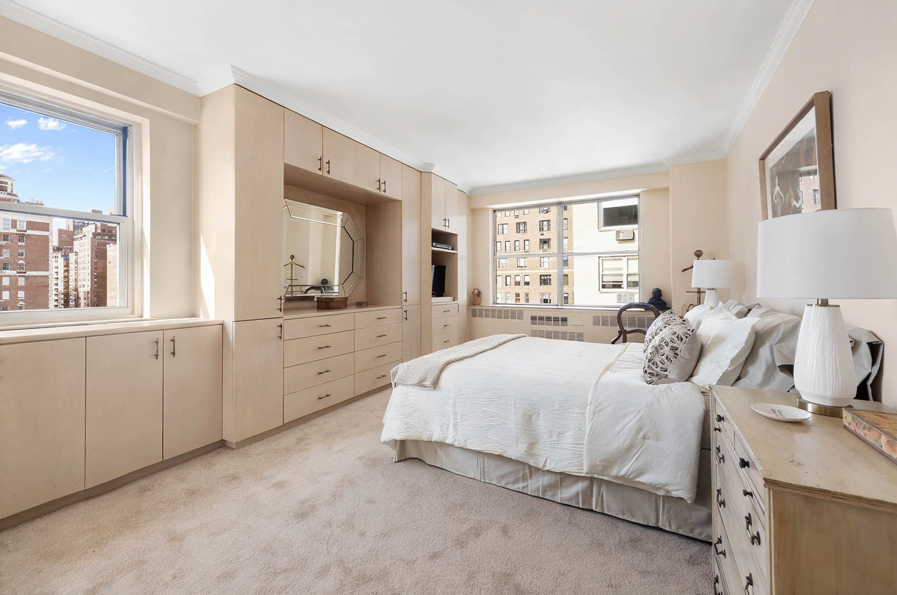35 SUTTON Place 11A