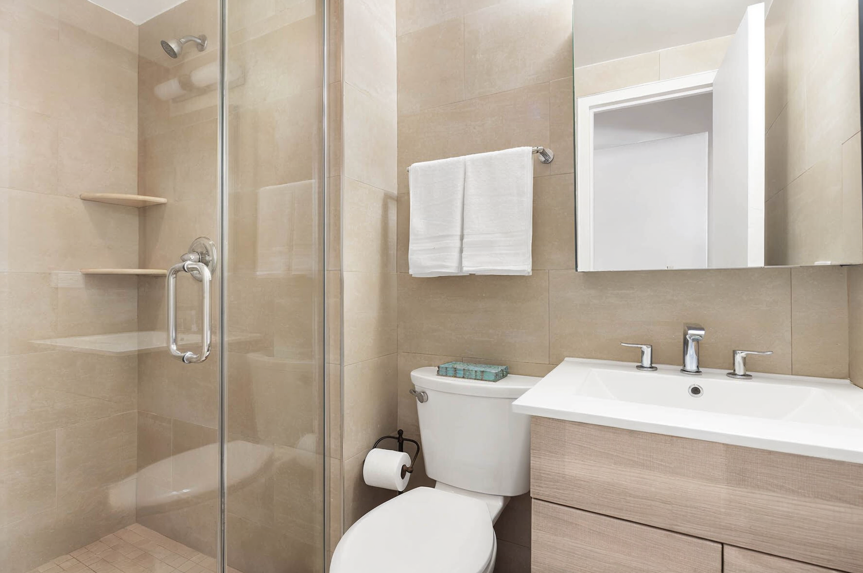 35 SUTTON Place 11A